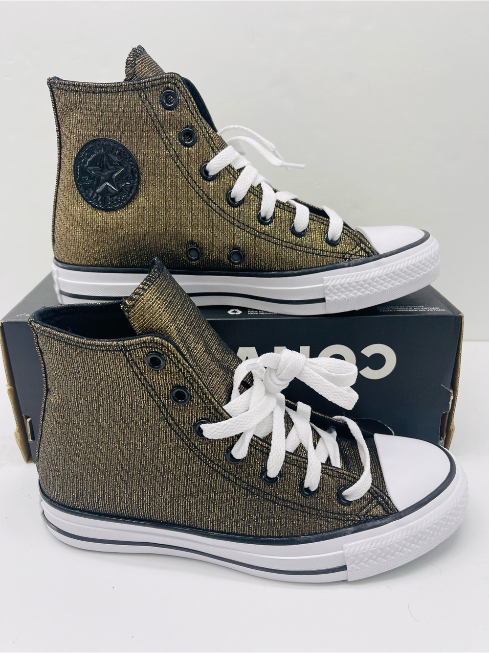 Converse CTAS HI
BLACK/GOLD/WHITE Sneakers 
 High-Top Sneakers in Metallic Olive